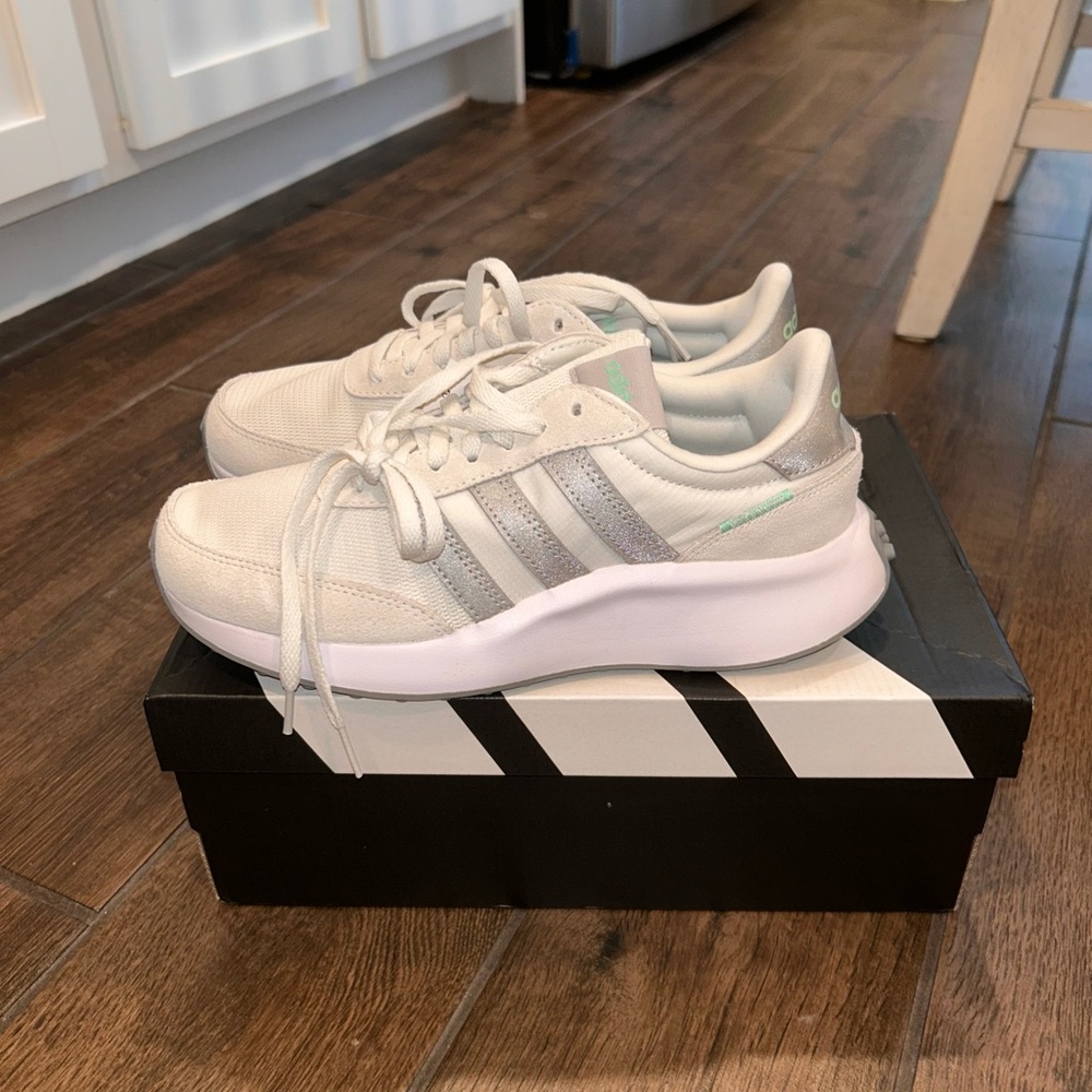 Adidas Cream and Silver Run 70s